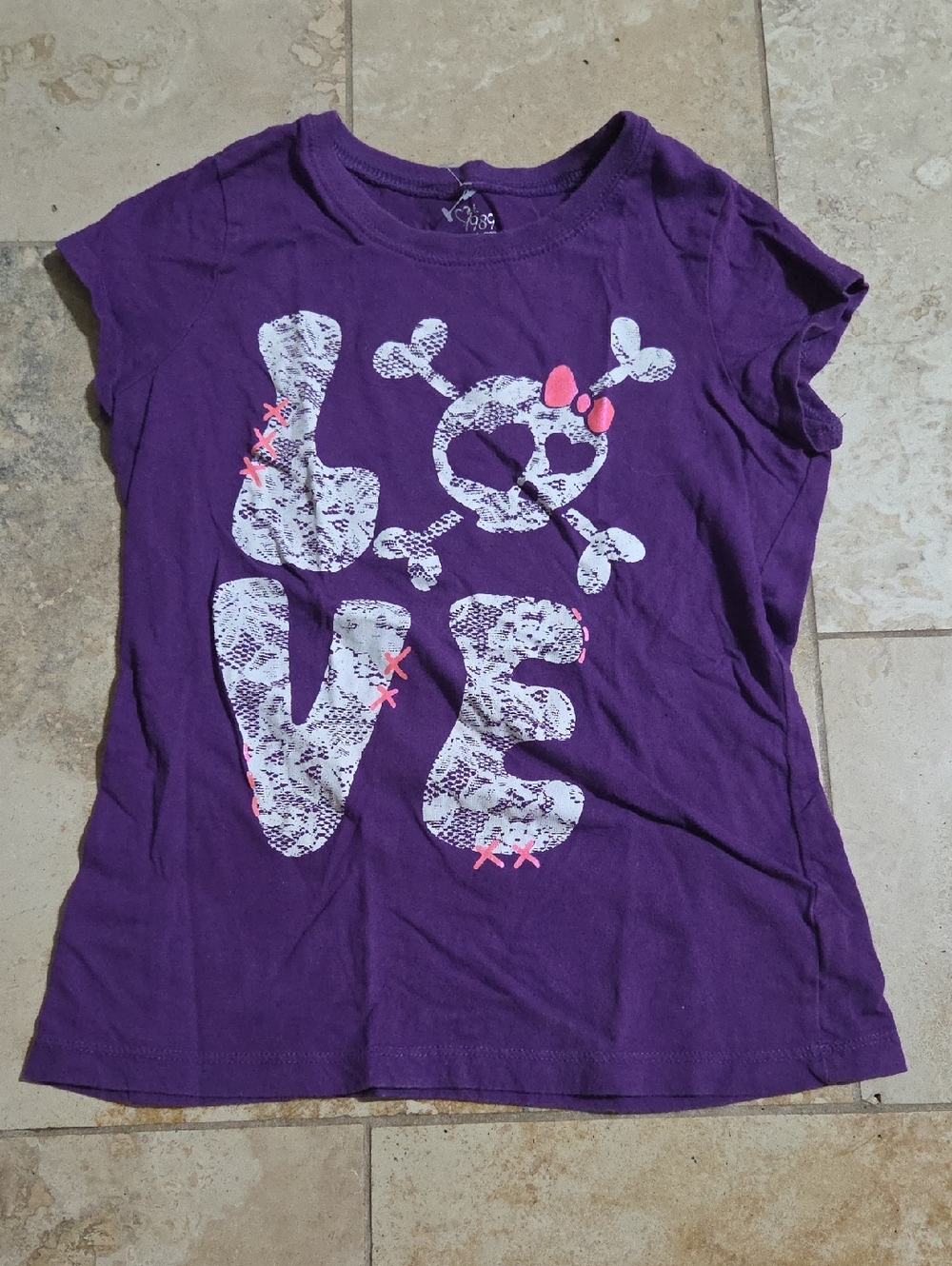 The Children’s Place Size 7/8 Purple “LOVE” Skull & Crossbones Graphic T-Shirt